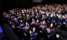 Įteikti diplomai 140 absolventų