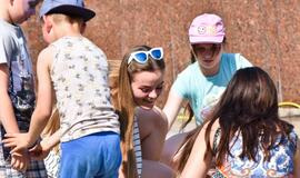 "Interact" jaunimas sveikino Klaipėdos mažuosius