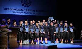 Įteikti diplomai 140 absolventų