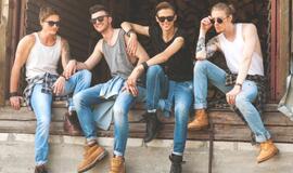 Drabužių bazė kviečia šluoti lentynas