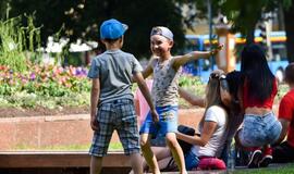 "Interact" jaunimas sveikino Klaipėdos mažuosius