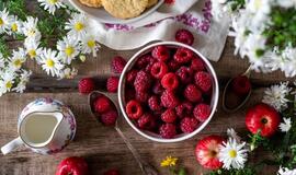 Sveikesnė mityba vasarą: specialistai pataria, ką įtraukti į valgiaraštį, ir ko – atsisakyti