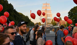 Eisenoje - elektriniai autobusai, pneumobilis, šokėjos