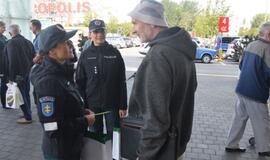 Pareigūnai klaipėdiečiams dalijo ne baudas, o dovanas