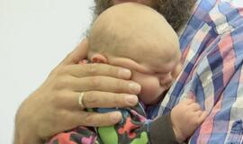 Tėvai parodė rekordinio svorio naujagimį