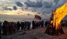 Jūros pakrantėje – Baltijos kelio laužų sąšauka