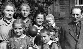 Klaipėdos akvarelės: namai ir žmonės (590)