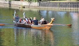 Dovana vaikučiams - po Danės upę vikingų valtimis