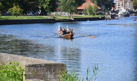 Dovana vaikučiams - po Danės upę vikingų valtimis