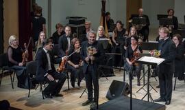 Klaipėdoje liejosi lūpinės armonikėlės trelės