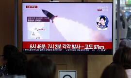 Šiaurės Korėja vėl paleido dvi balistines raketas