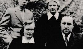 Klaipėdos akvarelės: namai ir žmonės (597)