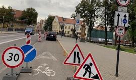 Pritrūko draudžiamų kelio ženklų ir eismo taisyklių punktų