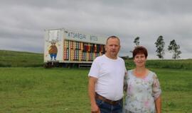 Ūkininkai bites įkurdino ypatingame avilyje, įrengtame vilkike