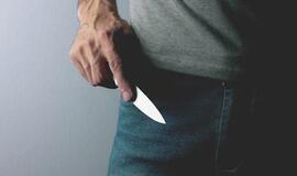 Durtinė žaizda, lūžę kaukolės kaulai ir pavogtas automobilis