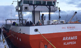 Lietuvos laivas Prancūzijoje kliudė du tiltus