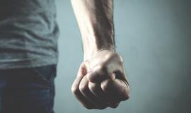 Namo kieme sumušė kaimynas - lūžo šonkaulis