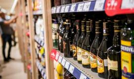 Seimo nariai nori dar griežtinti alkoholio prekybos priežiūrą