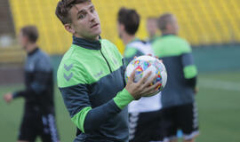 Garbės reikalas lietuviams ir kelialapio klausimas portugalams