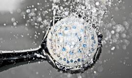 Kaip atsikratyti ligų sezono metu: vaistininkė pataria išbandyti „Džeimso Bondo“ dušą