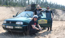 Lietuvių ekipažas ruošiasi išgyvenimo nuotykiui alternatyviniame Dakaro ralyje