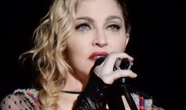 Madonna dėl „didžiulių skausmų“ atšaukia koncertus