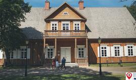 Mediniai Žemaitijos dvarai – menantys grafų istorijas