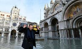 Italijos turizmo perlą - Veneciją užliejo dar viena potvynio banga