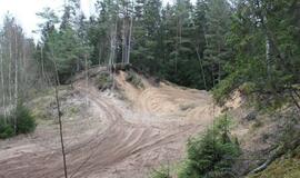 Gelbėdami pajūrį teršalus laidojo Laukžemės miške