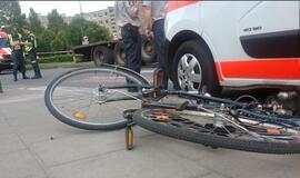 Autobusas partrenkė ir mirtinai sužalojo dviračiu važiavusį vyrą