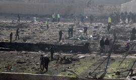 Ukrainos pareigūnai tiria versiją, kad į jos keleivinį lėktuvą pataikė Rusijoje pagaminta raketa