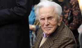 Eidamas 104 metus mirė Holivudo legenda Kirkas Douglasas