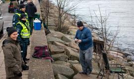 Klaipėdos policijos pareigūnai žvejų prašo saugotis – stintų karštligė jau pareikalavo dviejų aukų