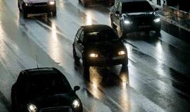 Naktį eismo sąlygas sunkins stiprūs vėjo gūsiai