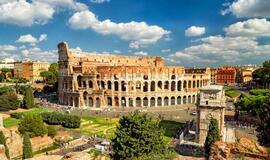 Romantiškas skrydis Valentino dienos proga: kokios kryptys siūlomos Lietuvos oro uostuose?