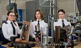 Apie "kietas" merginas, jūros paviliotas