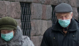 Griežtėja: apsipirkti galima eiti tik po vieną, tik su kauke