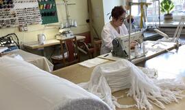 Jūrininkų ligoninės siuvėjos siuva daugkartines marlines kaukes