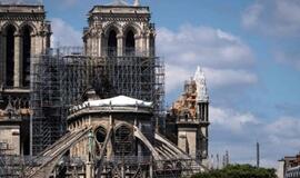 Niujorke uždaroma Laisvės statula, Paryžiuje stabdomi Švč. Dievo Motinos katedros atstatymo darbai