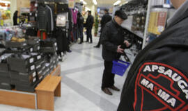 Pirkėjų srautus reguliuos apsaugininkai