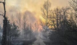 Černobylis: gaisrai pasiekė Pripetės miestą