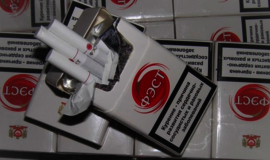 Garažuose Klaipėdoje pasieniečiai aptiko beveik 4800 pakelių cigarečių