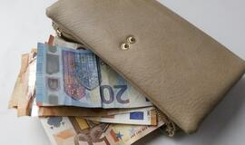 Milijardo dalybos: pensininkams ir bedarbiams - po 200 eurų