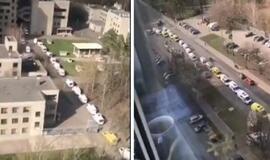 Prie Maskvos ligoninių driekiasi greitosios pagalbos automobilių eilės: nieko panašaus nebuvo matę