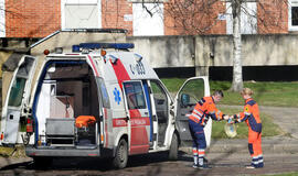 Sunkiai sergančios moters dukra nežino, kas laukia mamos