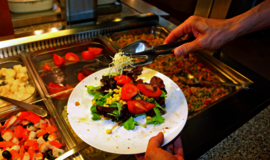 Eksperimentas parodė, kaip restorane plistų virusas