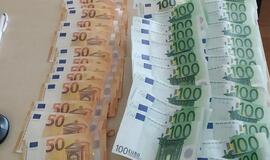 Klaipėdos pareigūnai per kratas rado 300 tūkst. eurų