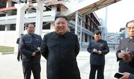 Šiaurės Korėjos lyderis vėl pasirodė po savaites trukusių spėlionių apie jo sveikatą