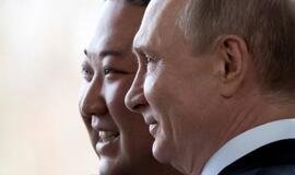 V. Putinas Kim Jong-Unui įteikė Antrojo pasaulinio karo medalį