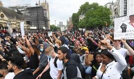 Britų premjeras pasmerkė G. Floydo nužudymą, protestuotojai išėjo į Londono gatves